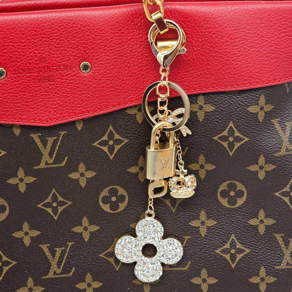 Louis Vuitton Gold Padlock 🔒 Key Set Authentic LV w/ Unbranded Flower Keychain - Picture 9 of 10